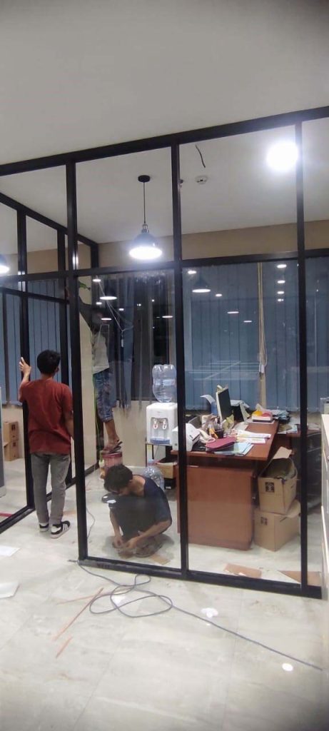 PEMBUATAN RUANGAN KACA