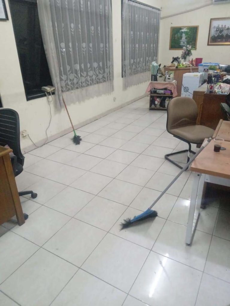PEMASANGAN KERAMIK