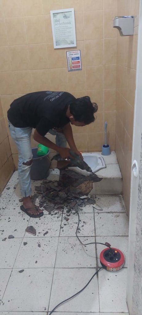 PERBAIKAN TOILET